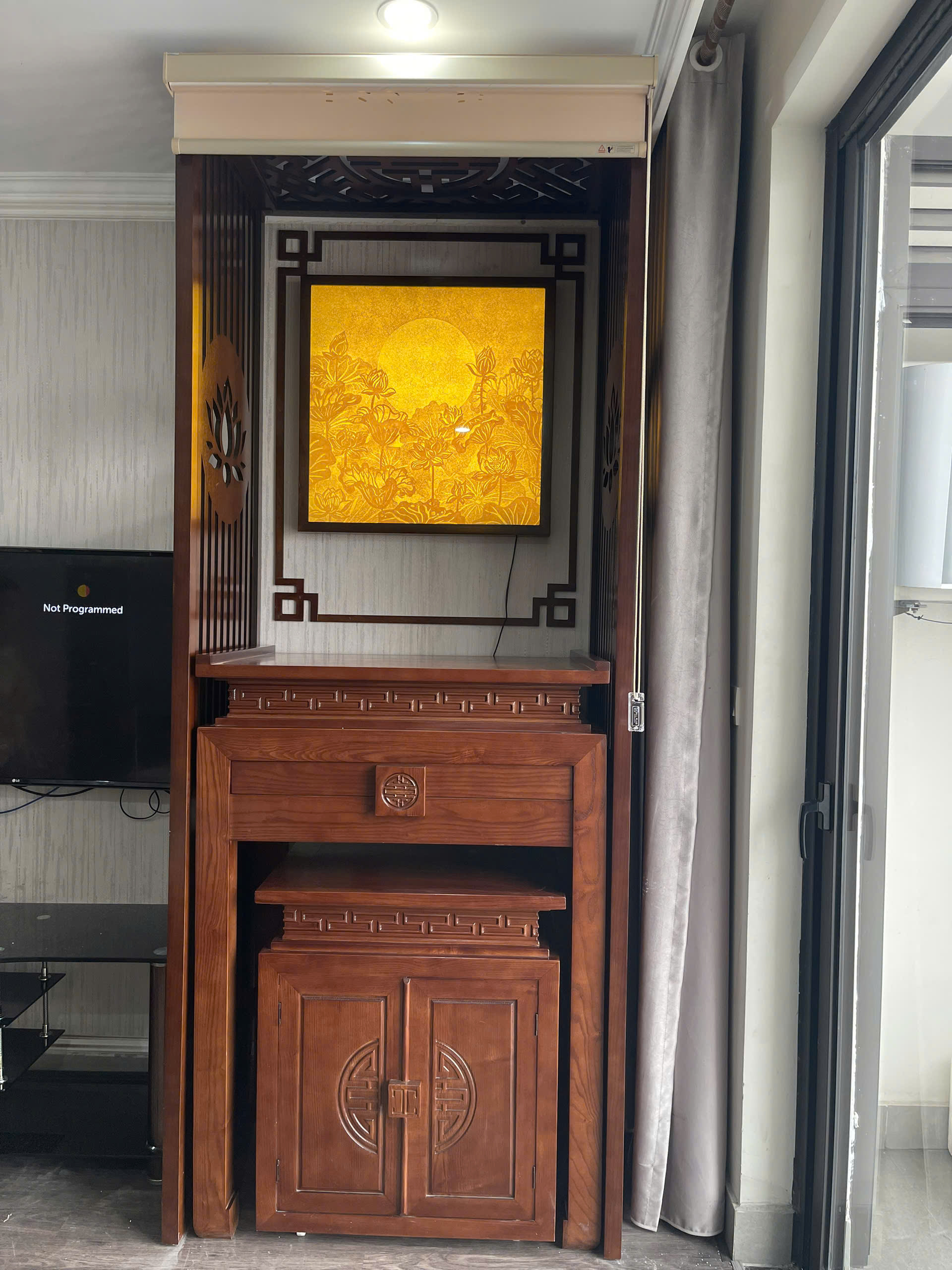 Bàn Thờ Đứng Chung Cư – Giải Pháp Tâm Linh Tối Ưu Cho Không Gian Nhỏ