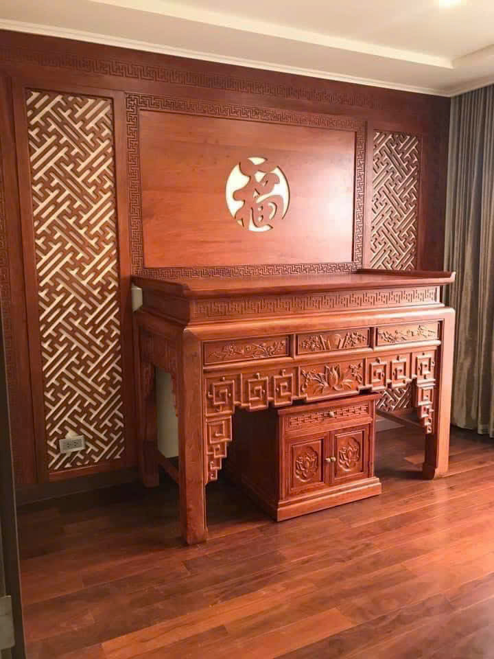 Có Nên Dùng Vách Ngăn Gỗ Cho Khu Vực Bàn Thờ? Phân Tích Ưu Nhược Điểm