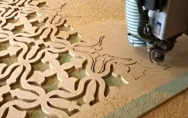 Ứng Dụng Công Nghệ CNC Trong Vách Ngăn Phòng Thờ Bàn Thờ Hoa Tiên – Sáng Tạo Tâm Linh